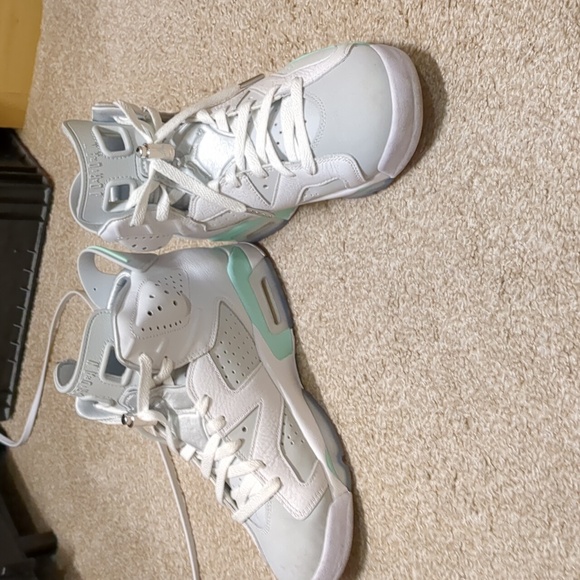 Air Jordan 6 Retro - Picture 2 of 7